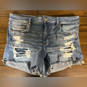 AE AMERICAN EAGLE MIDI NE(X)T LEVEL STRETCH DISTRESSED WOMENS JEAN SHORT SIZE 18